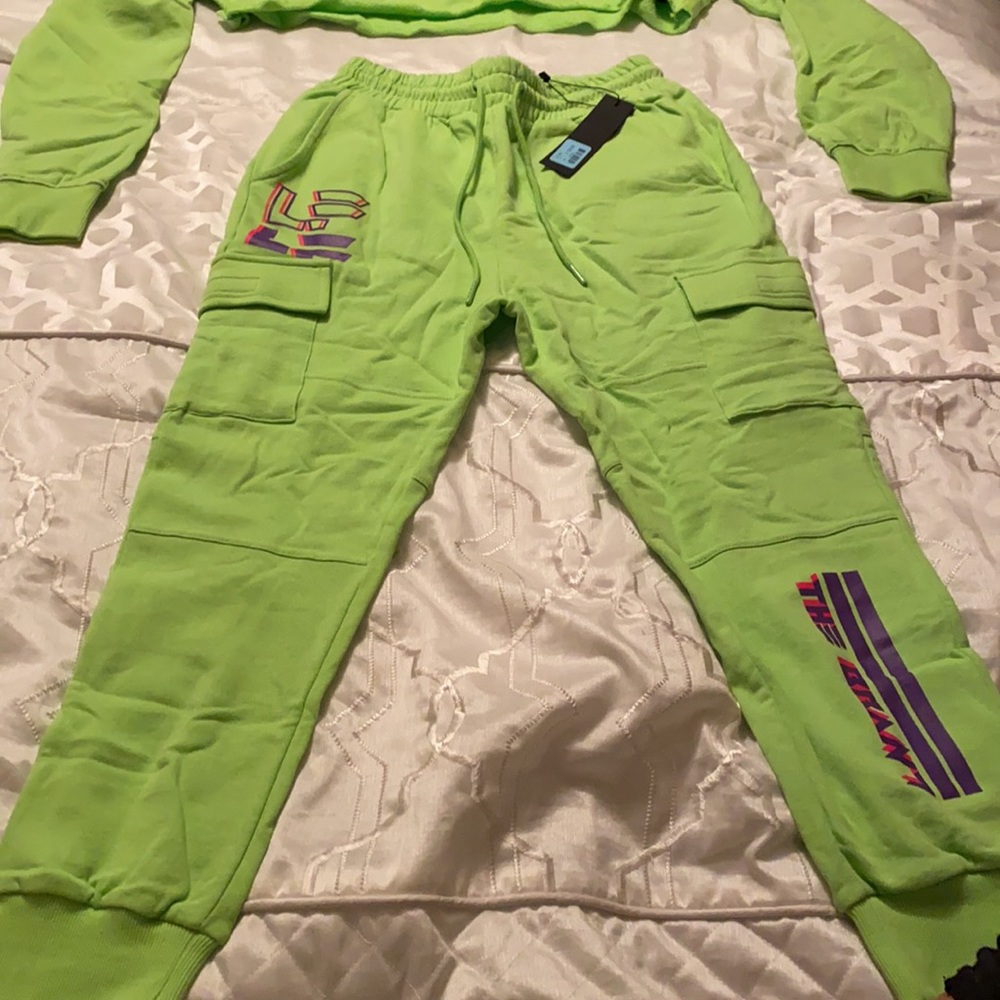 LF the brand sweatsuit w. Matching slides - Picture 3 of 7